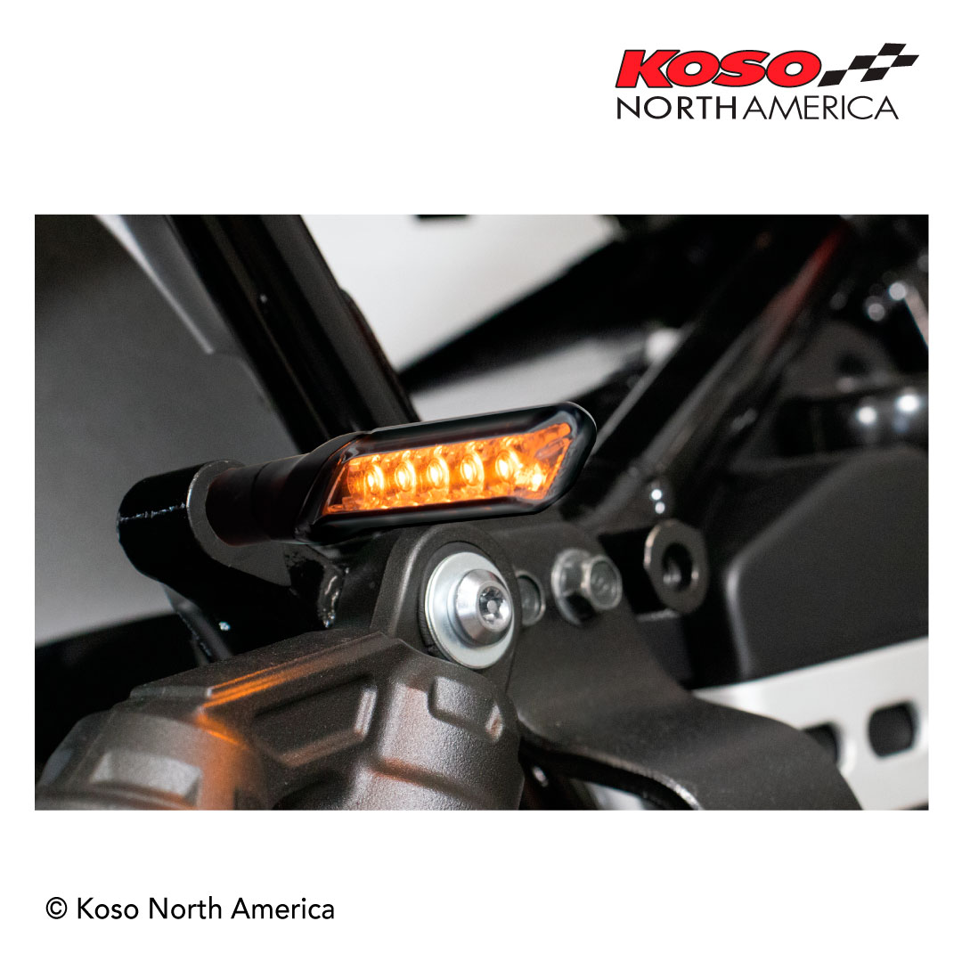 Koso GW-02 frecce LED sequenziali coppia lente fumé